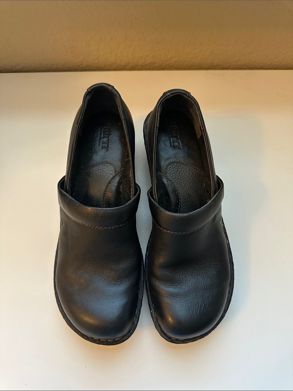 Born Black Leather Classic Comfort Slip-On Clogs Size 7